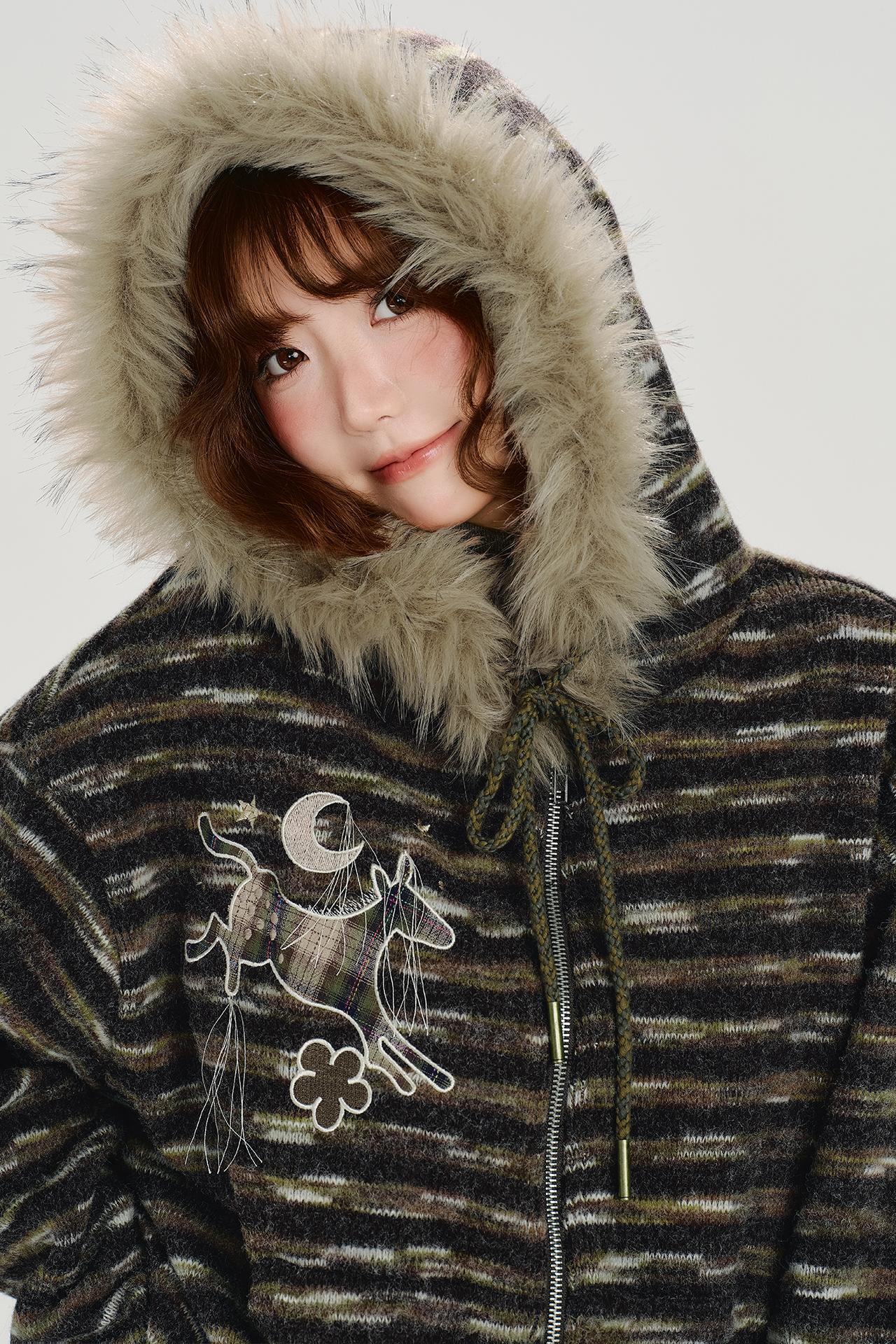 エンブロイダーファーカラーストライプドジャケット