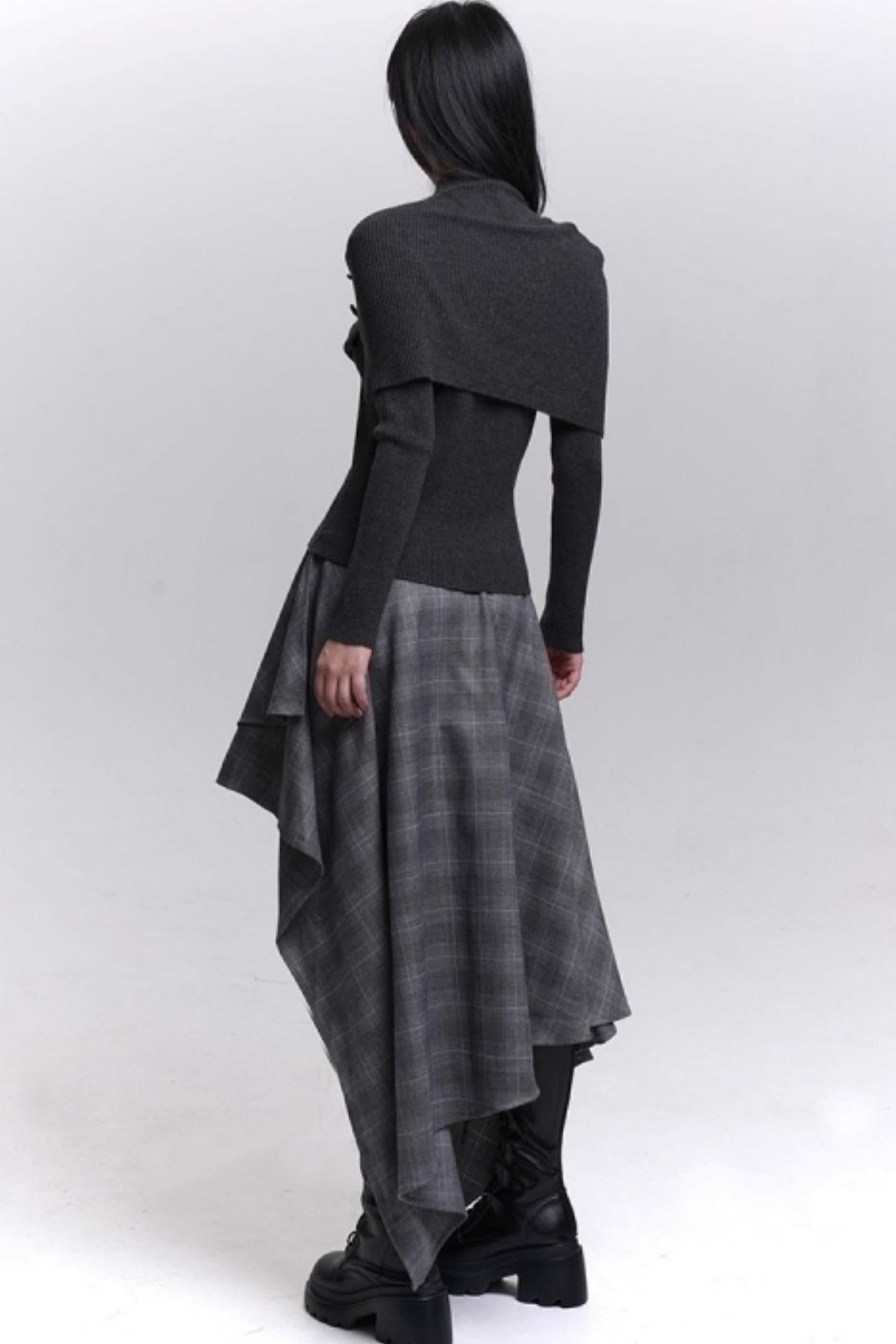 Asymmetrical Check Mode Skirt
