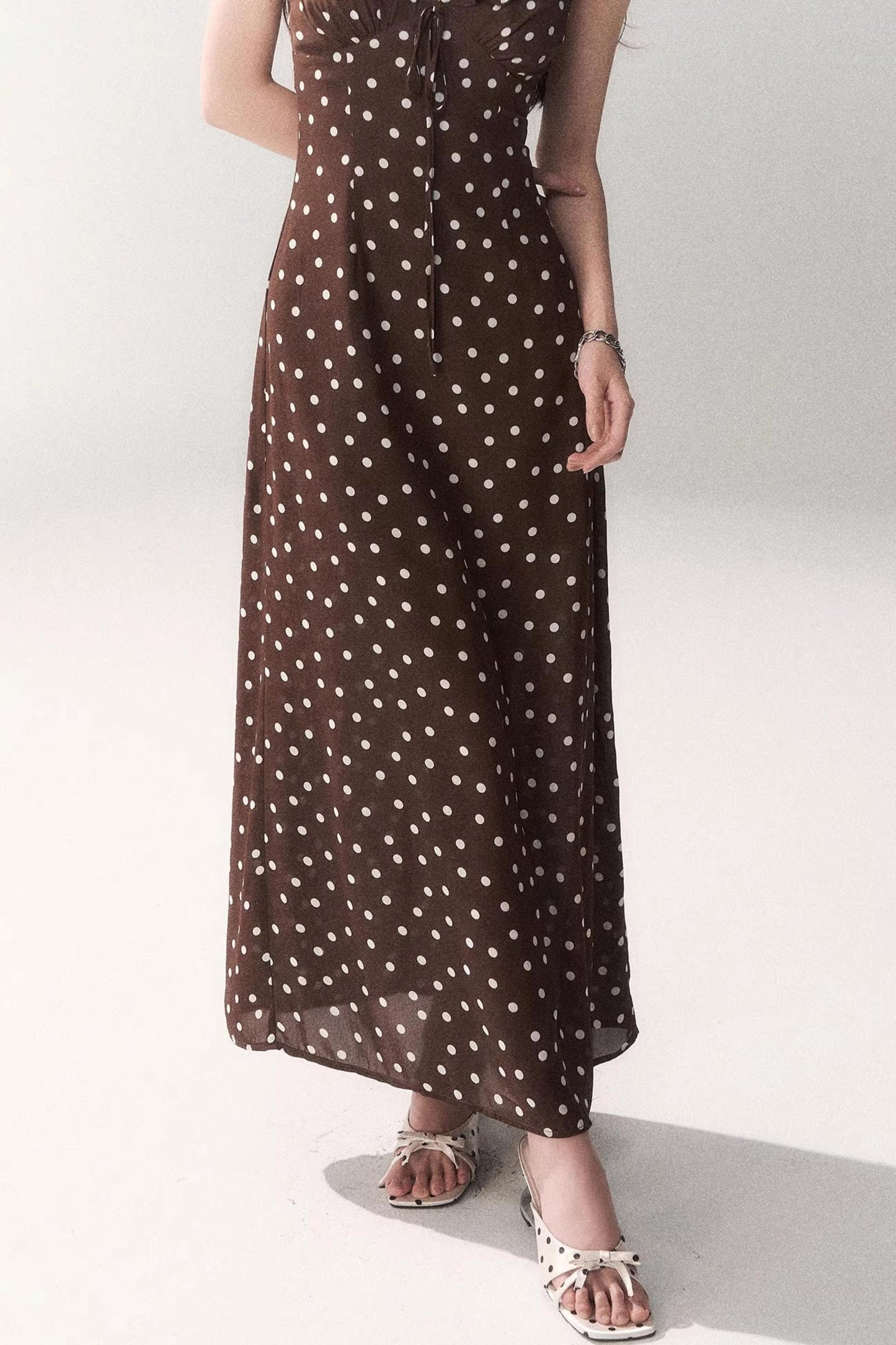 Braunes Polka-Dot-Trägerkleid