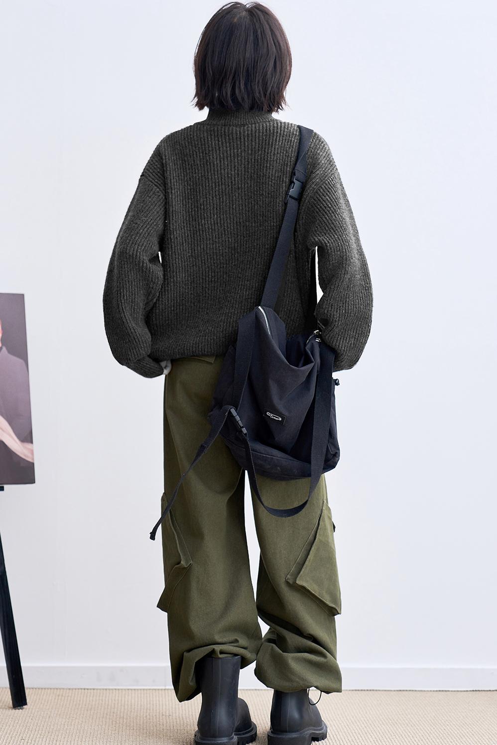 Half-zip stand collar sweatshirt