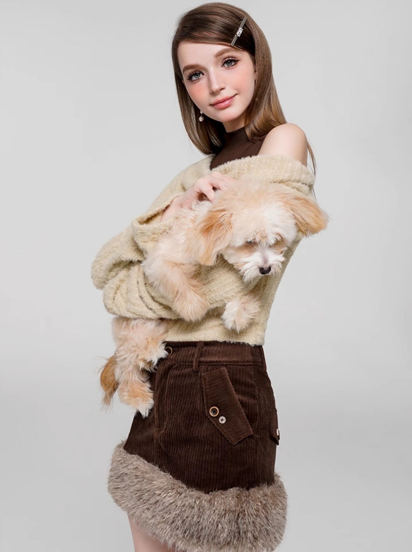 ツーピースファーオフショルニット