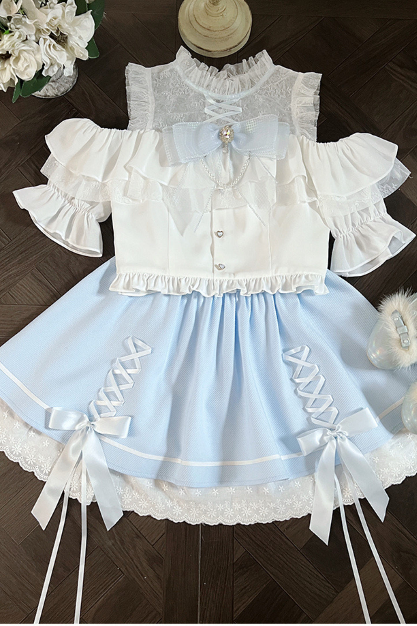 Lace short off-the-shoulder shirt + lace-up skirt