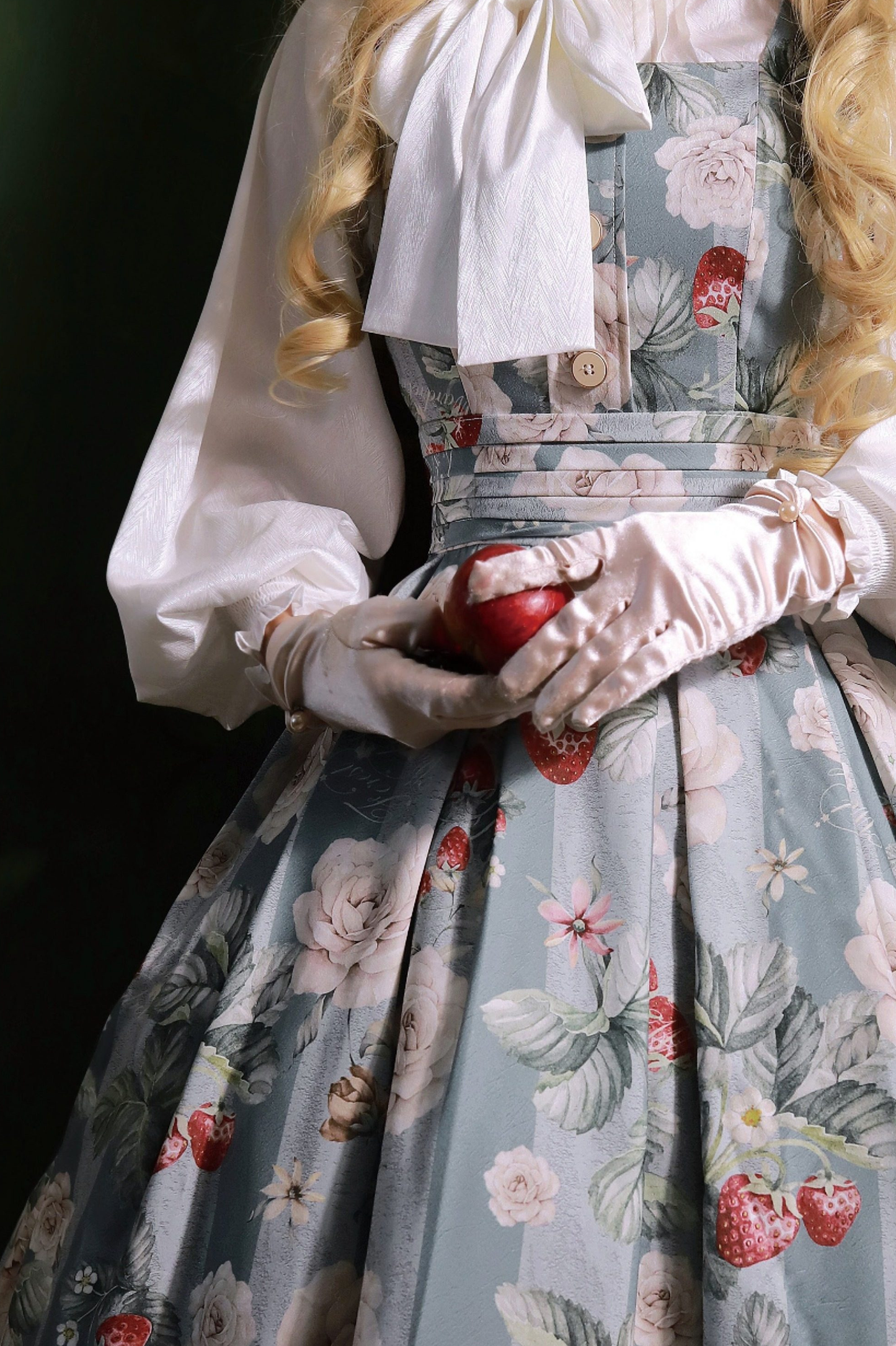 Ärmelloses Retro-Kleid mit Blumenmuster + Shirt