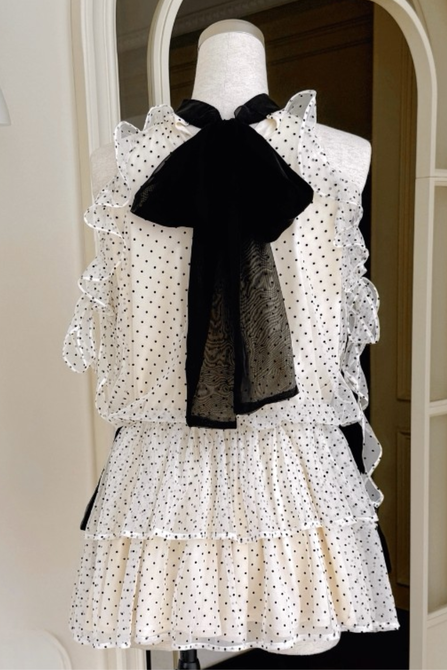 오프숄더 도트 리본 원피스