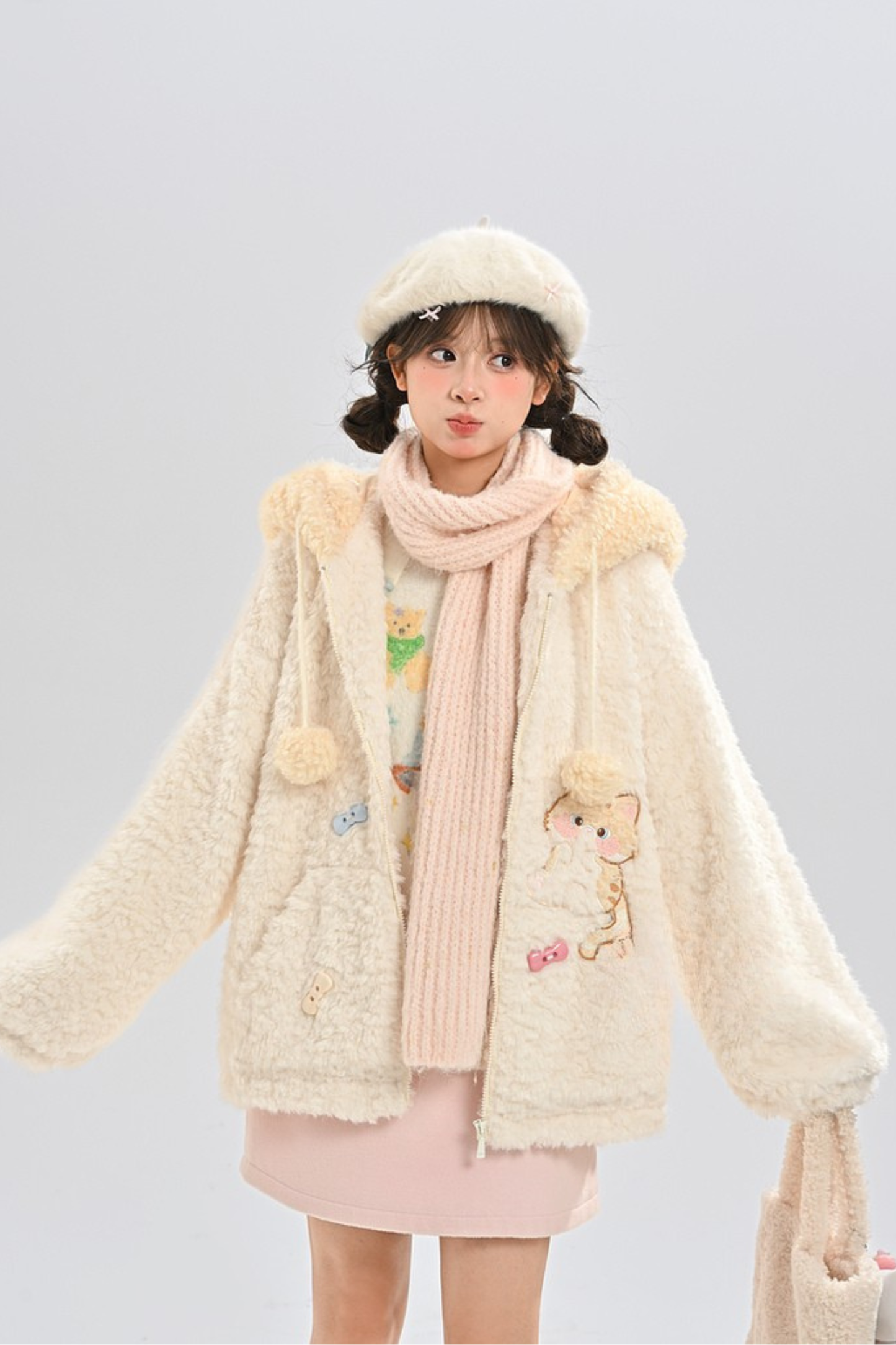 ホワイトファーキャットフードコート