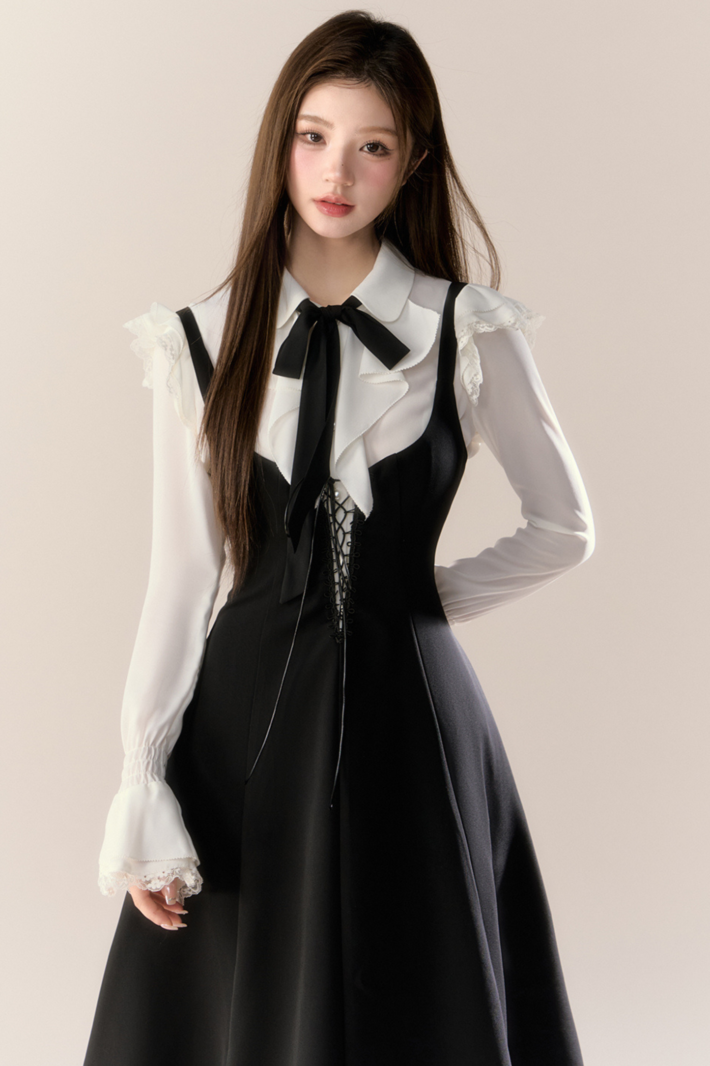 フレンチブラウス+サスペンダースカート