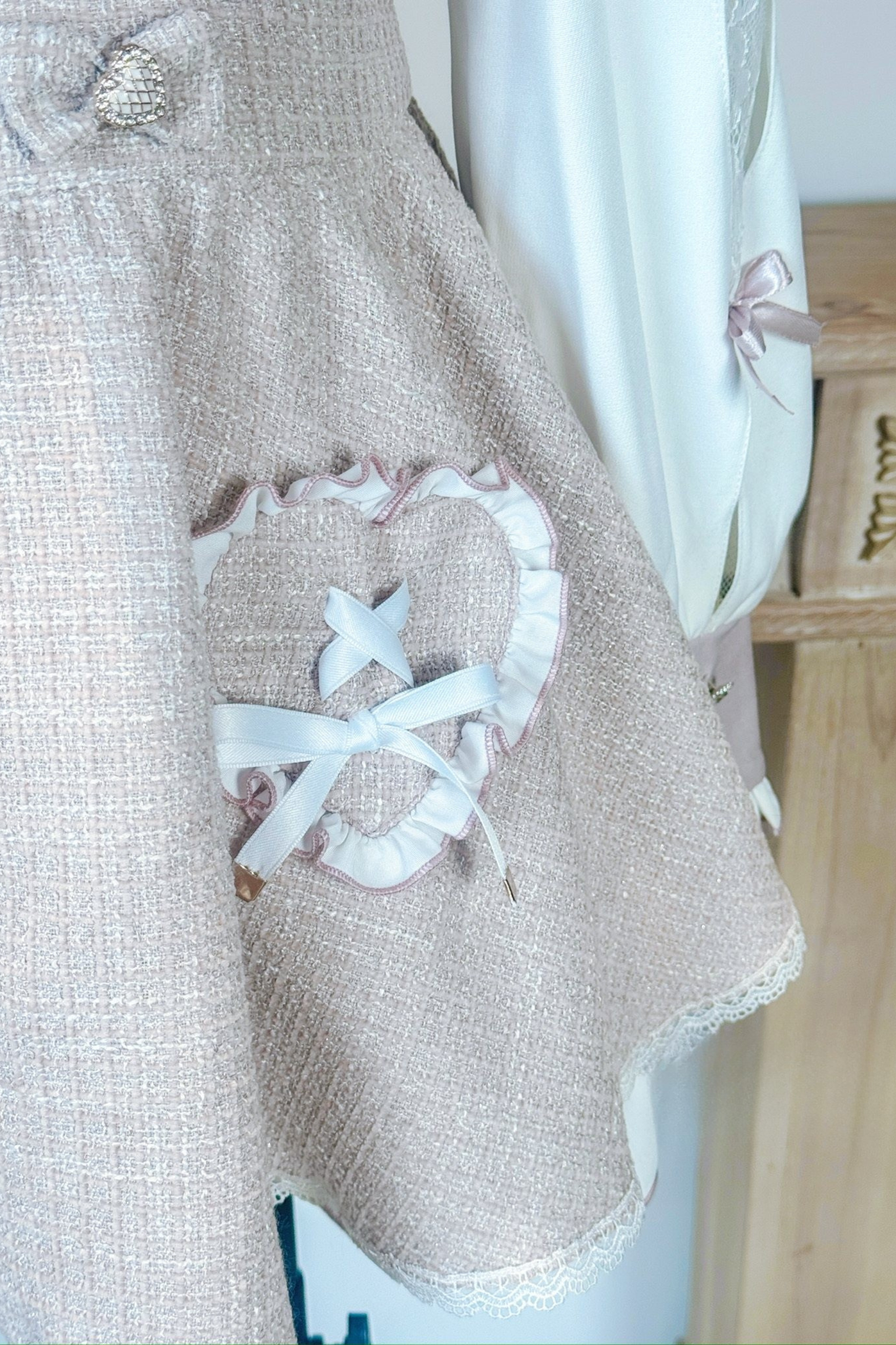 레이스 어깨 리본 블라우스 + 스커트