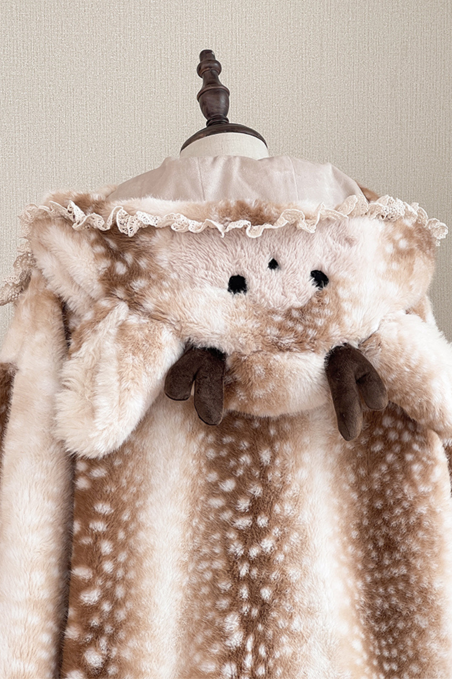 鹿柄フード付きホーンバックルファーコート