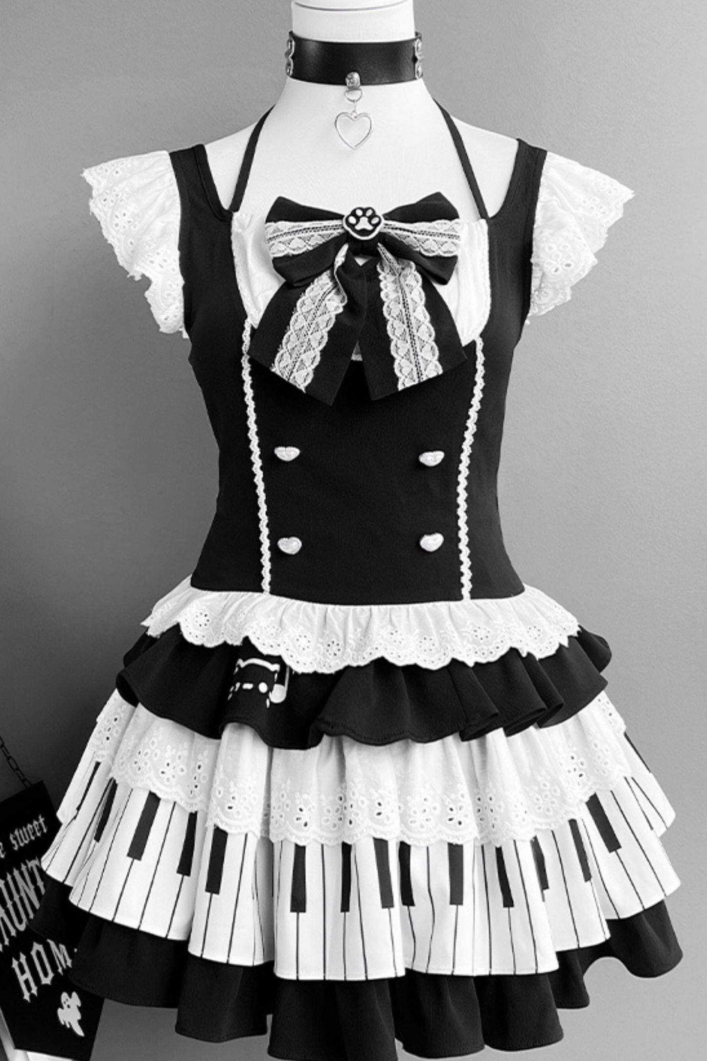 ダークフリルトップス+ピアノスカート+キャットスリーブ