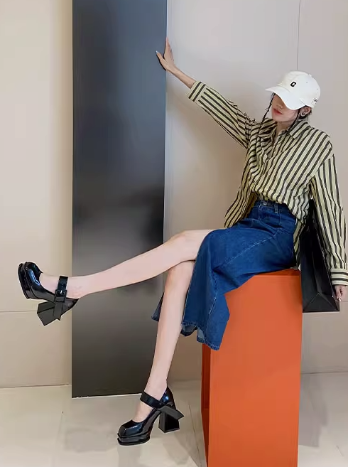 スクエアトゥクラシカルストラッププラットフォームシューズ