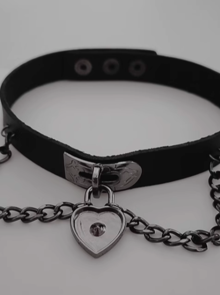 レザー調ハートパドロックチェーン地雷チョーカー