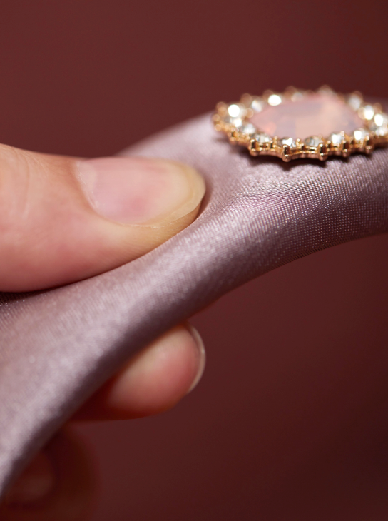 Combinaison ancienne en strass, satin et perles