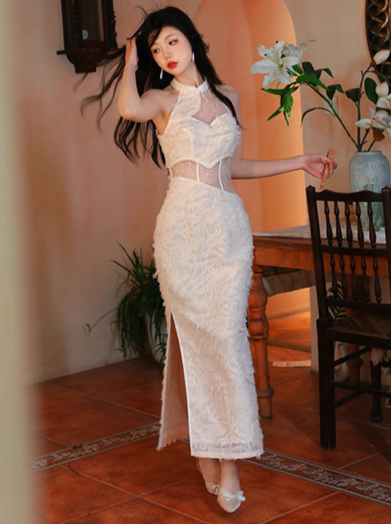 四斤自制羽毛睫毛原创米白色新中式立体刺绣设计感春夏长款旗袍连衣裙