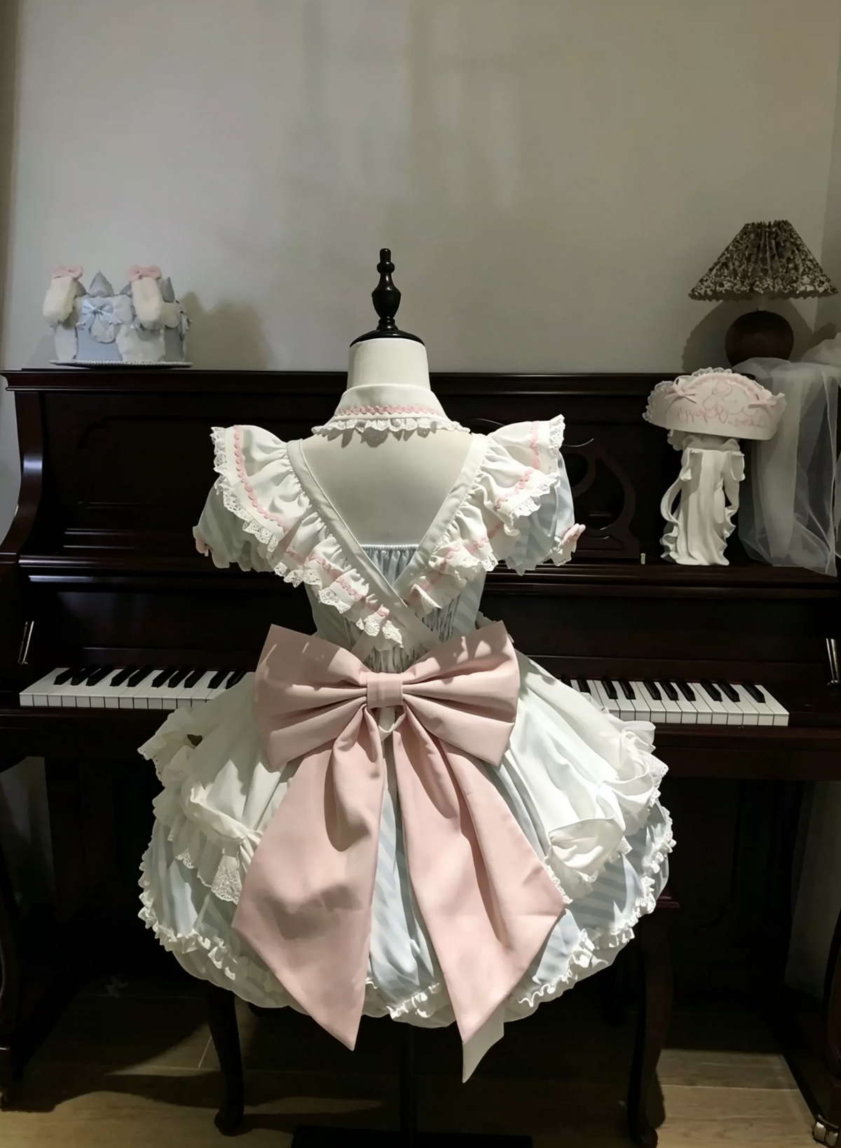 Completo abito Lolita floreale con cane