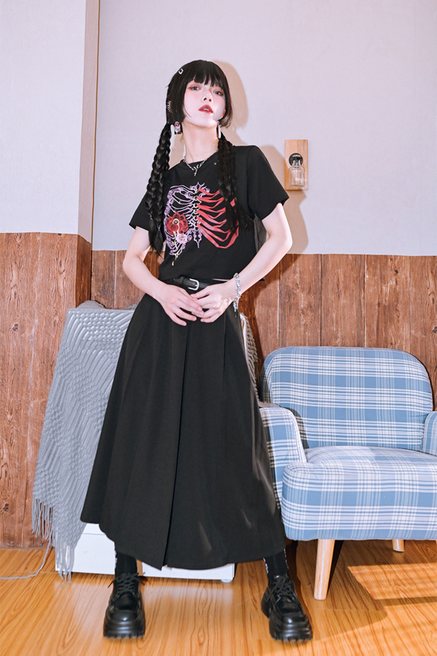 フラワーボーンダークスタイルショートトップス