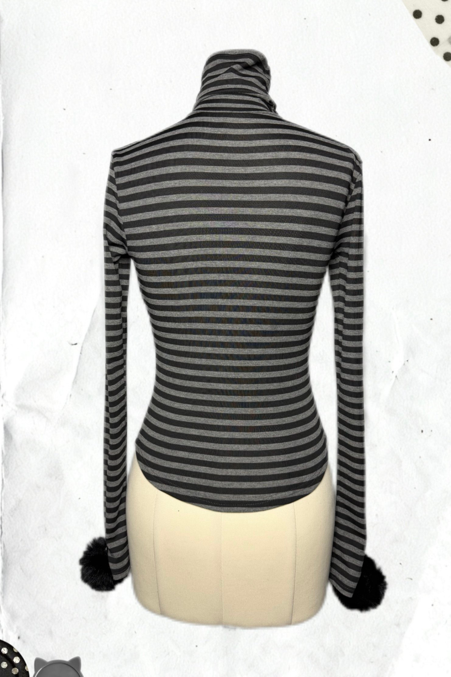 クロスハイネックトップス+パンツスカート+ペンダント