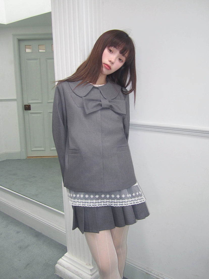 Veste chic à gros nœuds + jupe plissée