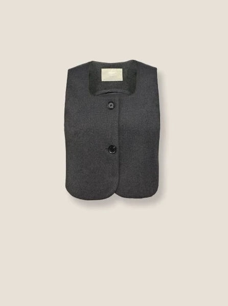 グレーベチバーカレッジベスト+ロングプリーツスカート