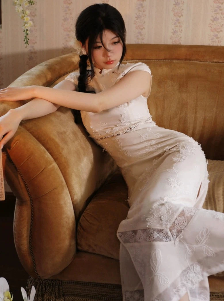 四斤自制丁香眼睛纯白立体天丝刺绣少女简约新中式日用改良旗袍