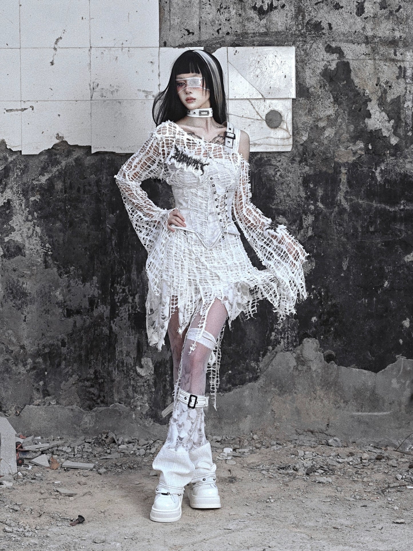 벨트 화이트 고딕 레그 워머