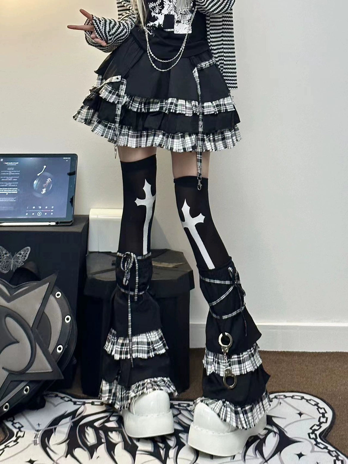 Chic Check Lock Short Cake Skirt