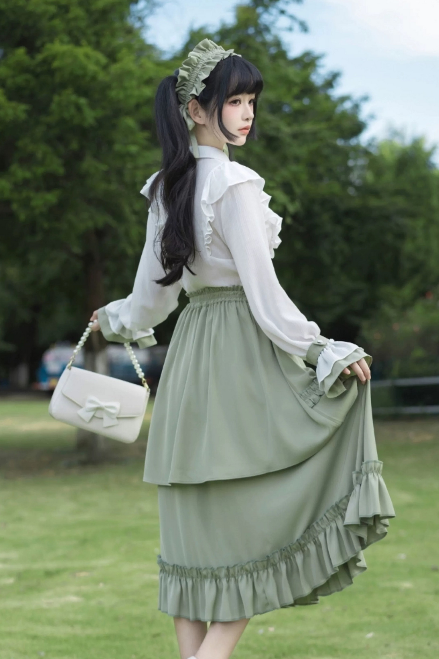 レトロフリルシャツ+フレアスカート+ネクタイ