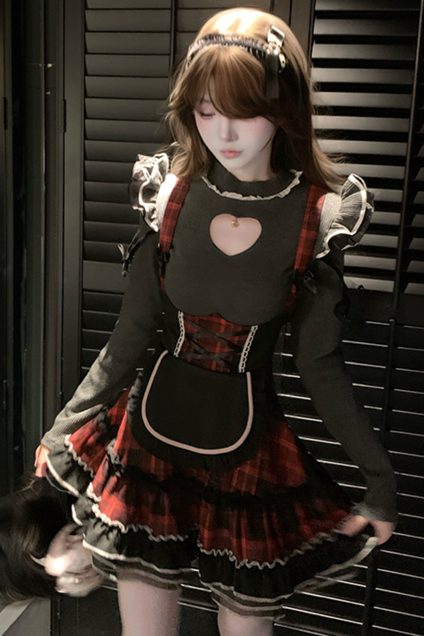 ラブネックライントップス+チェックスカート