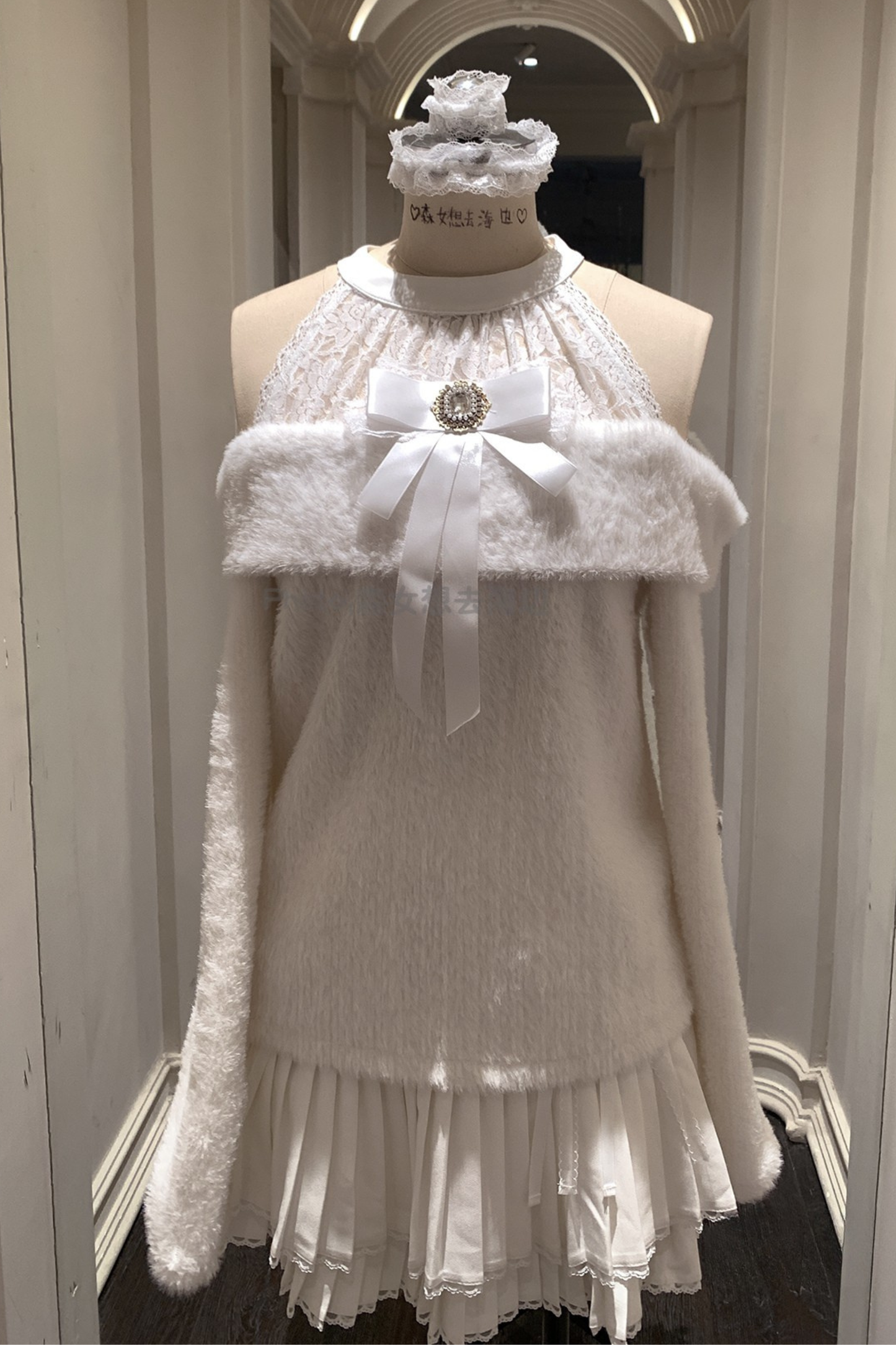 レースオフショルダーニット+スカート