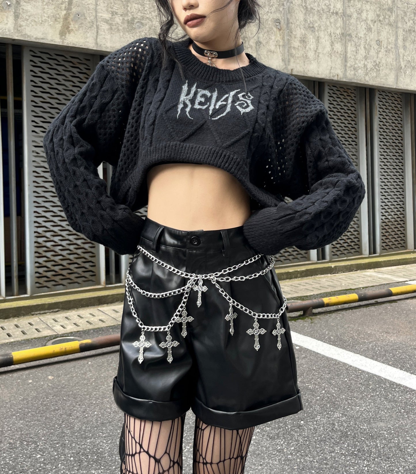ダークロックハイウエストチェーンレザーショートパンツ