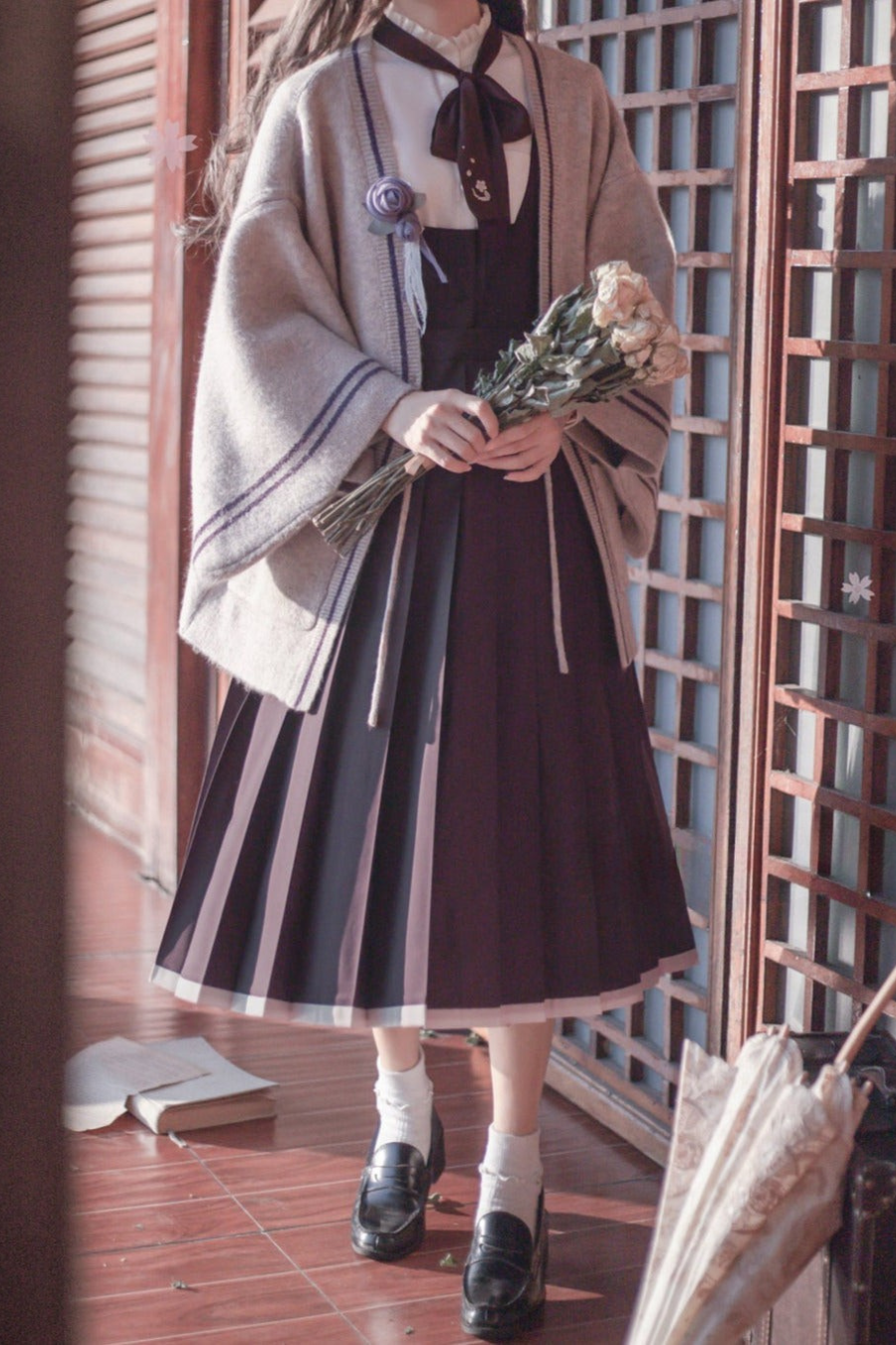 레트로 일본식 소매 니트 가디건 + 프릴 스탠드 칼라 셔츠 + 조끼 드레스 + 리본 + 코사지