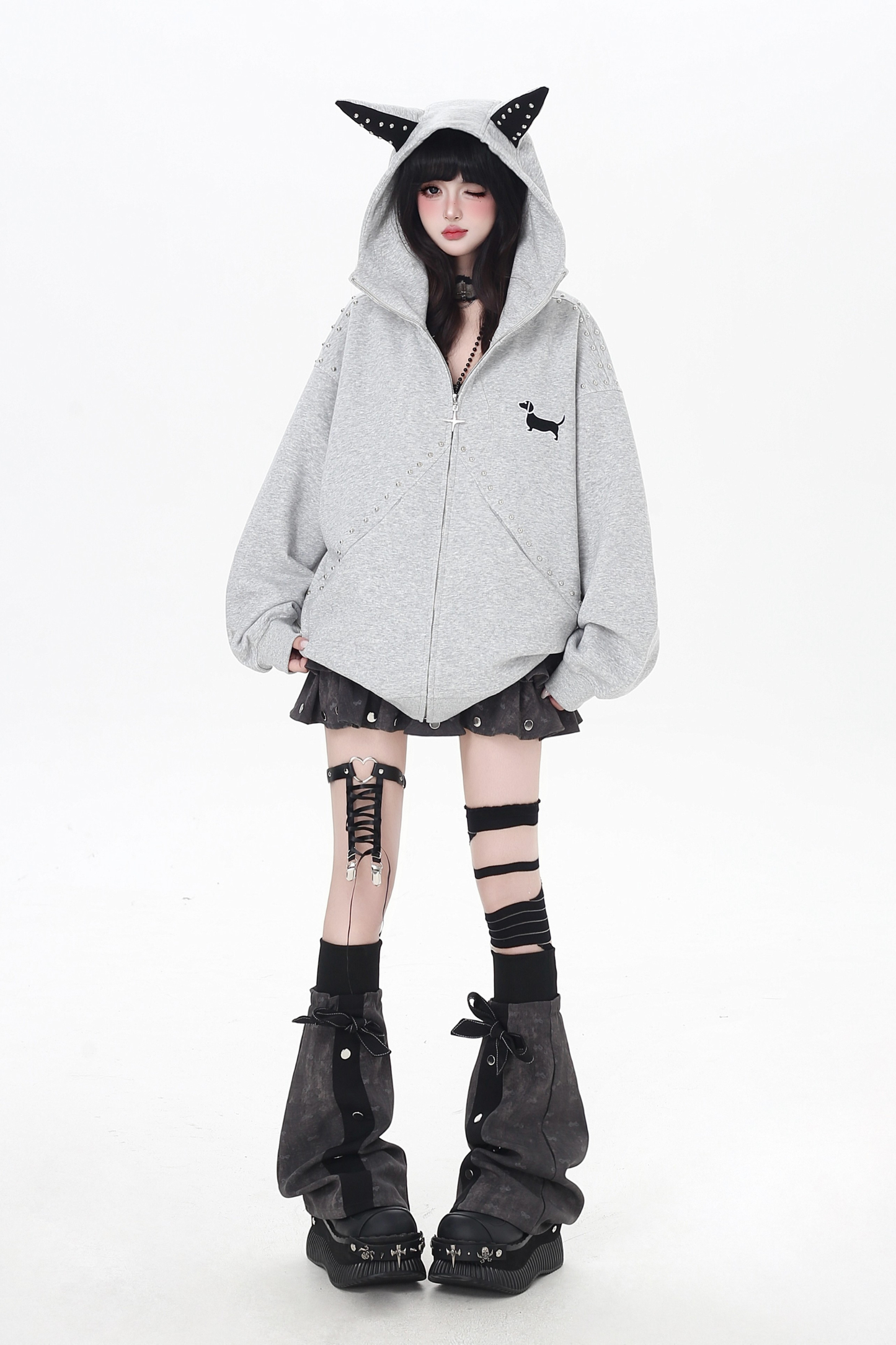 カジュアルスウェットダークフードパーカー