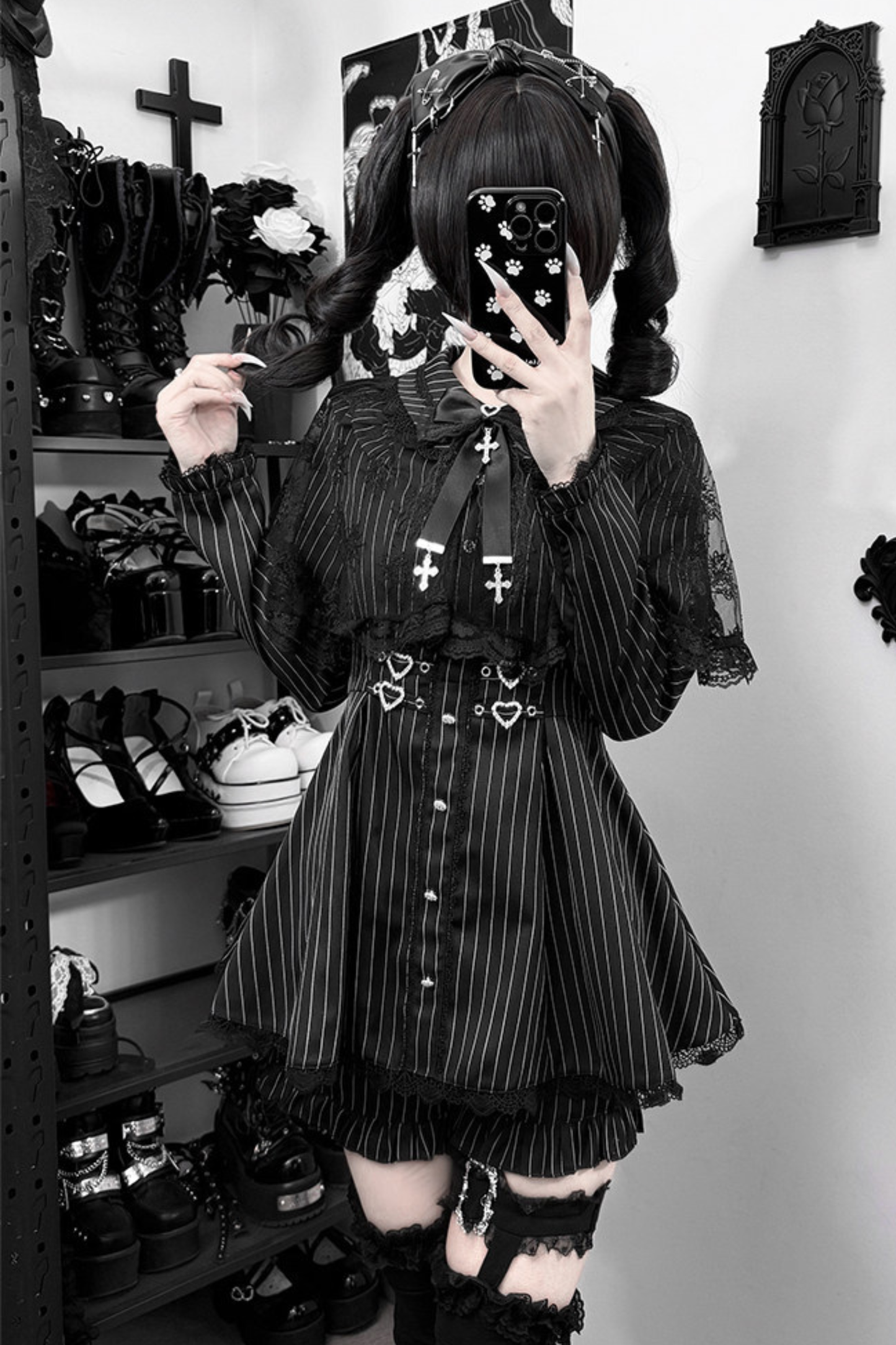 Spitzenumhang-Kleid + Kurze Hose