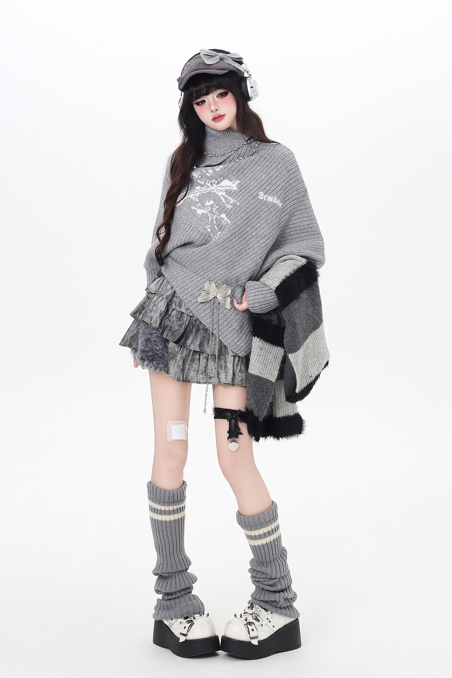 タートルネックルーズニット