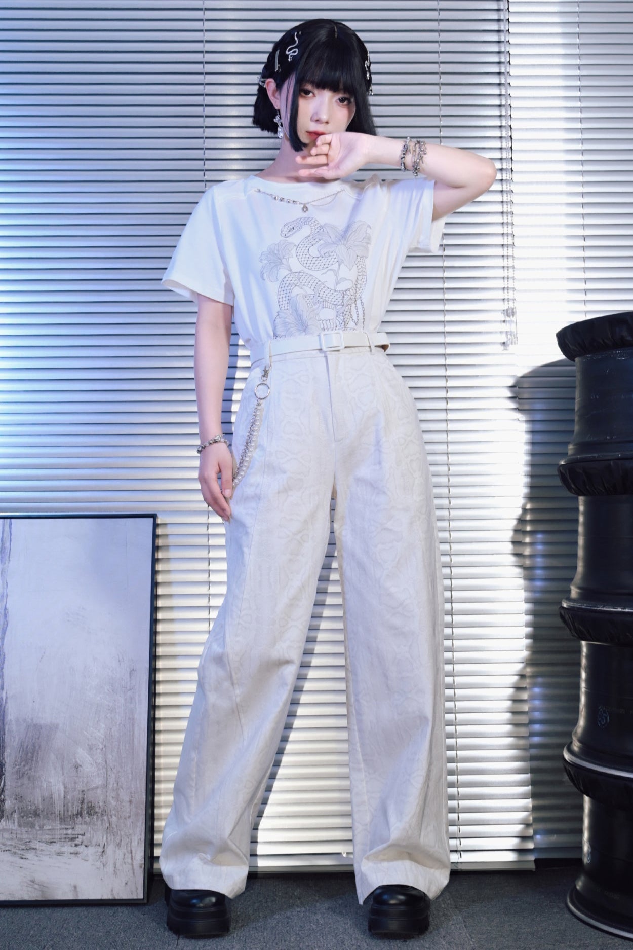 スネークホワイトルーズパンツ