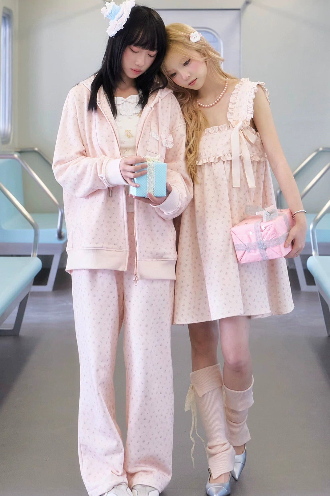 テンダーピンクノースリーブリボンドレス