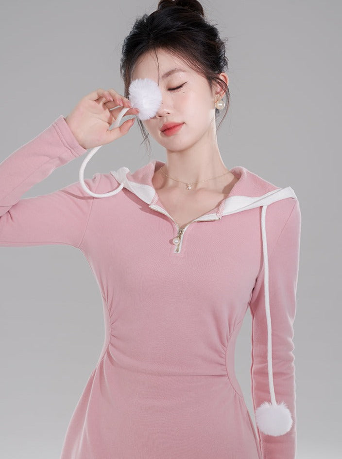 连帽收腰粉色休闲连衣裙女装秋冬新款甜美设计感修身过膝长裙