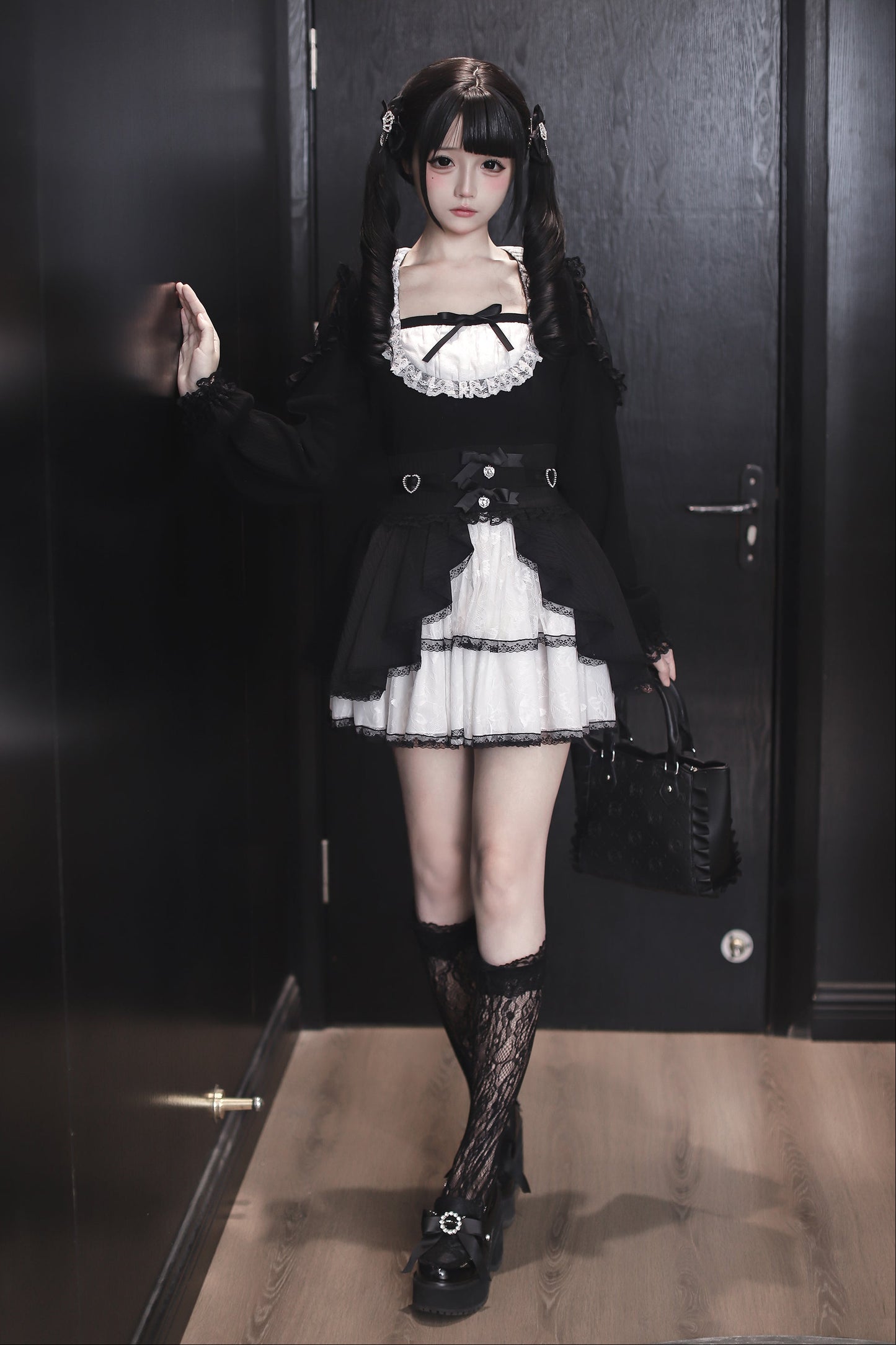 【12月6日予約締切】ブラックホワイトレースシアーショルダーニットトップス+ケーキスカート