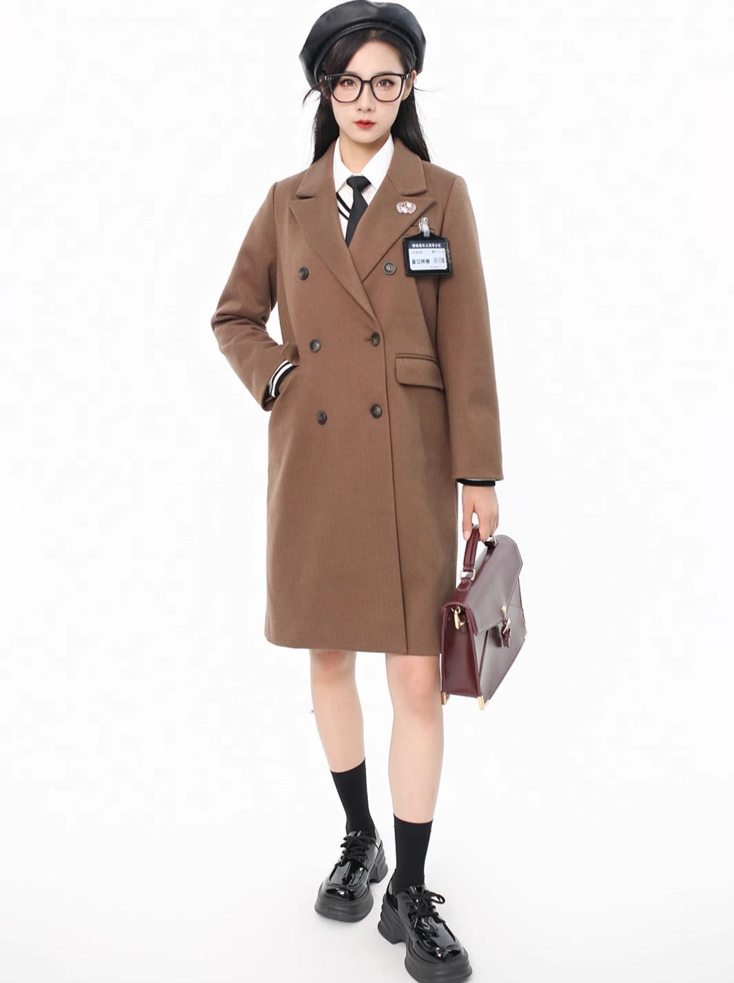 Lässiger Mantel aus Wolle im College-Stil