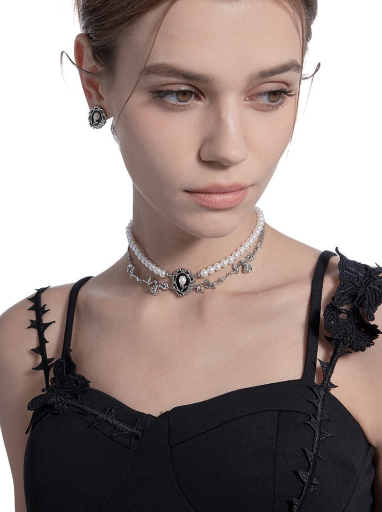 Rose Pearl Pendant Choker