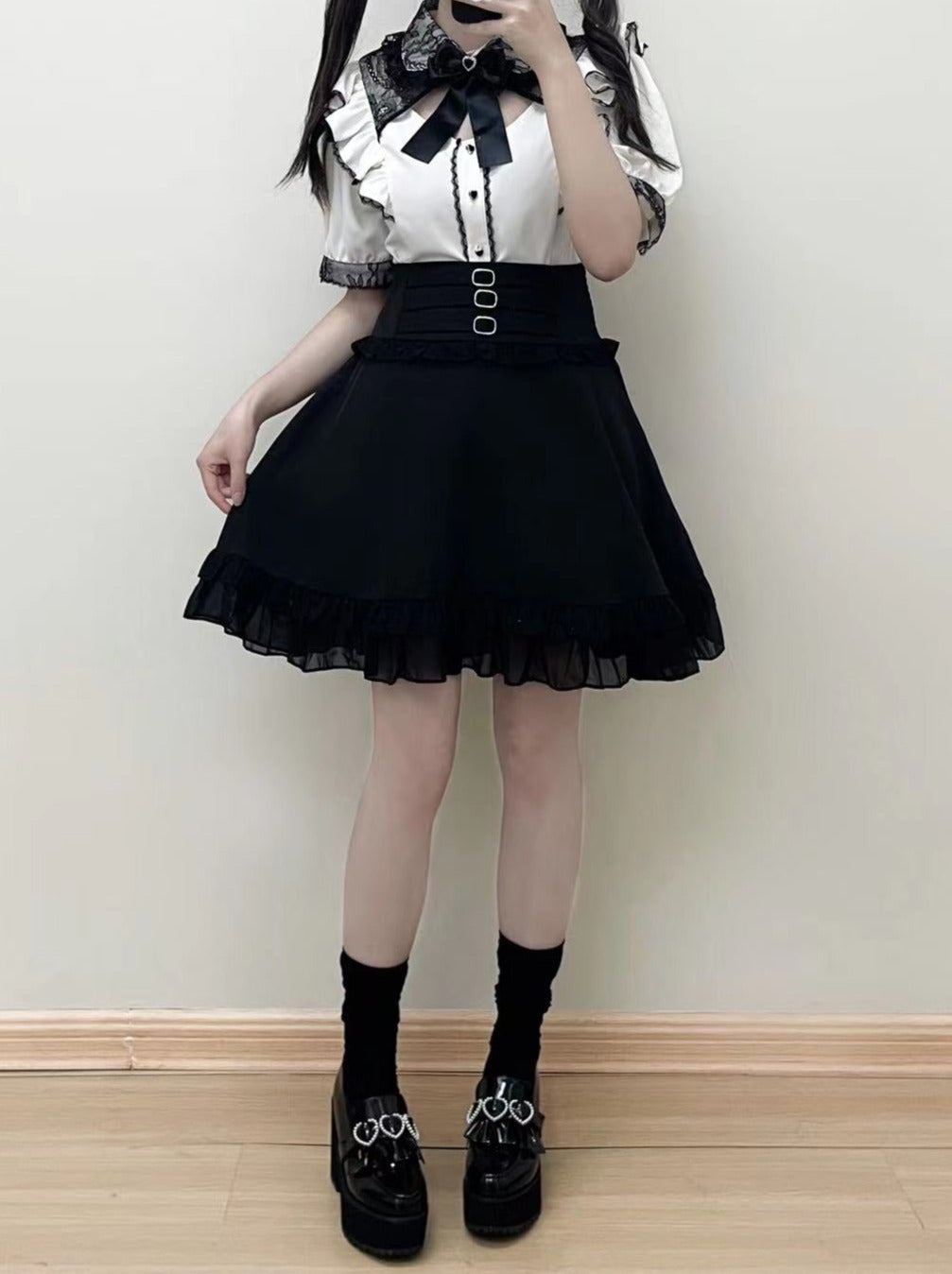 마인 시리즈 레이스 네크라인 중공 블라우스