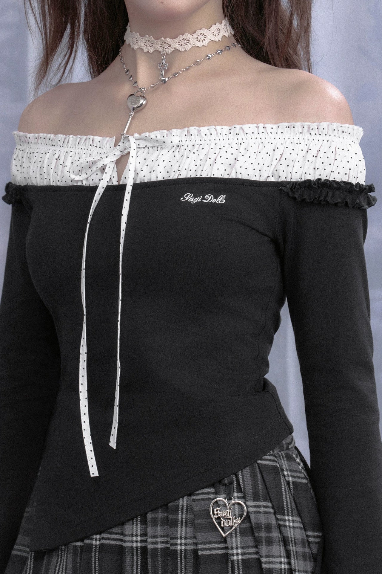 オフショルダーポルカドットトップス