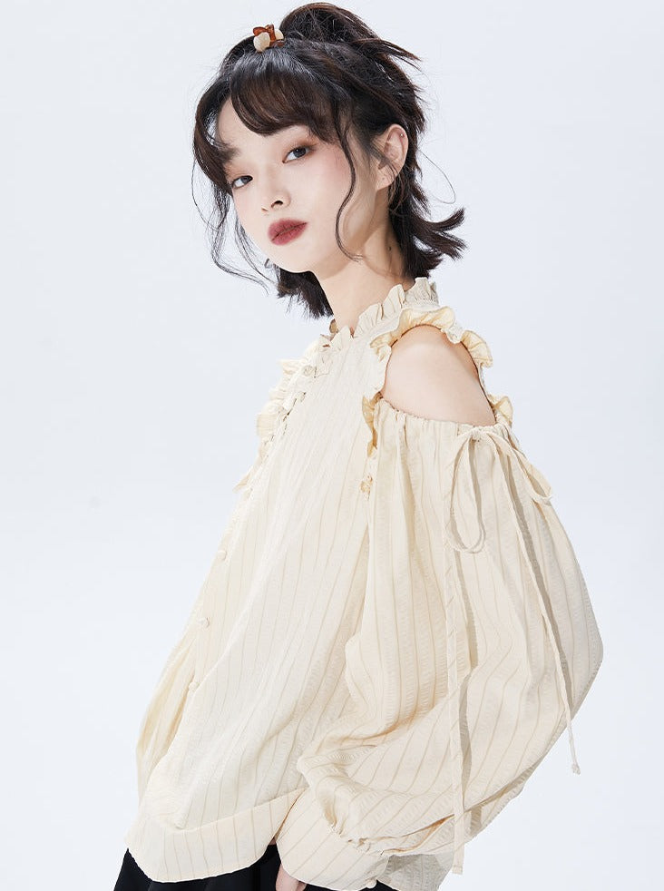 컷 버튼 오픈 숄더 블라우스