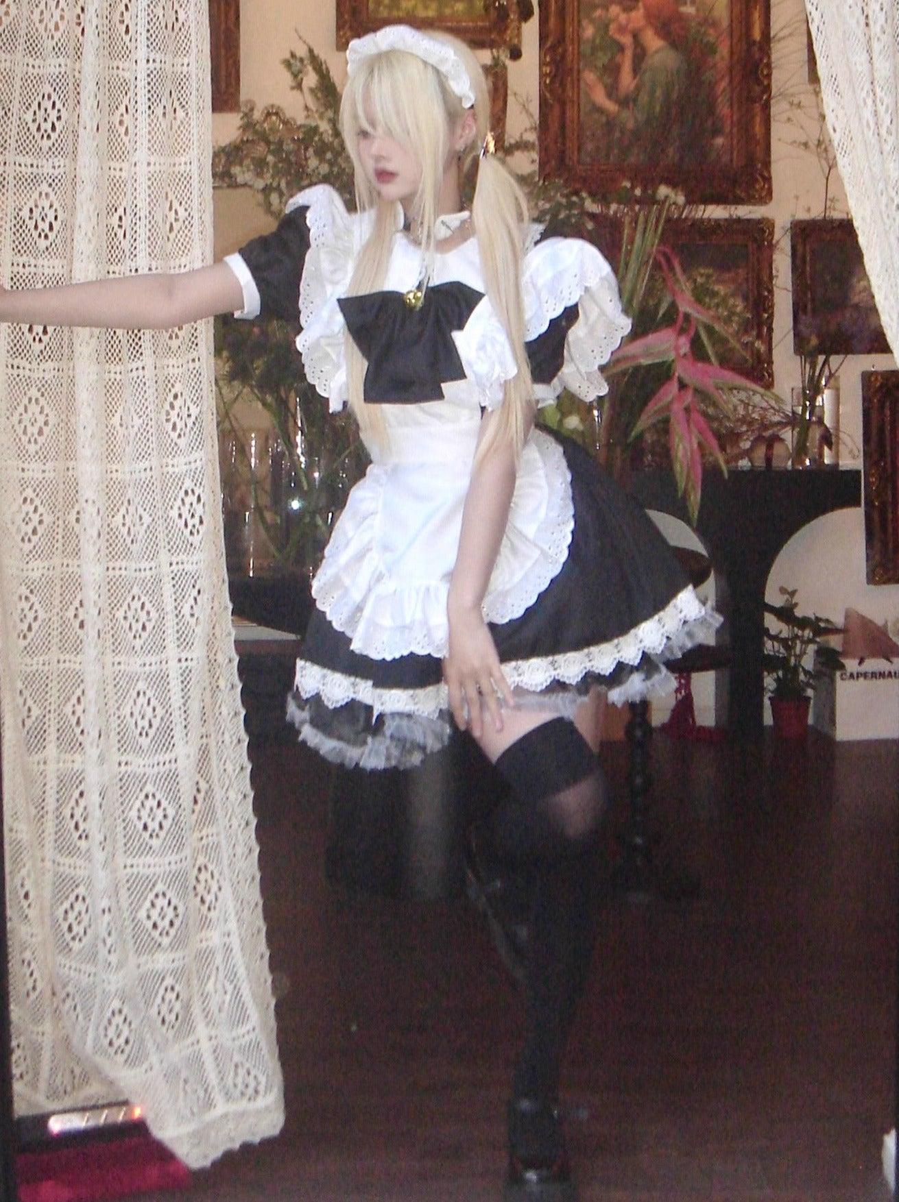 ブラックホワイトフリルメイドリボンドレス