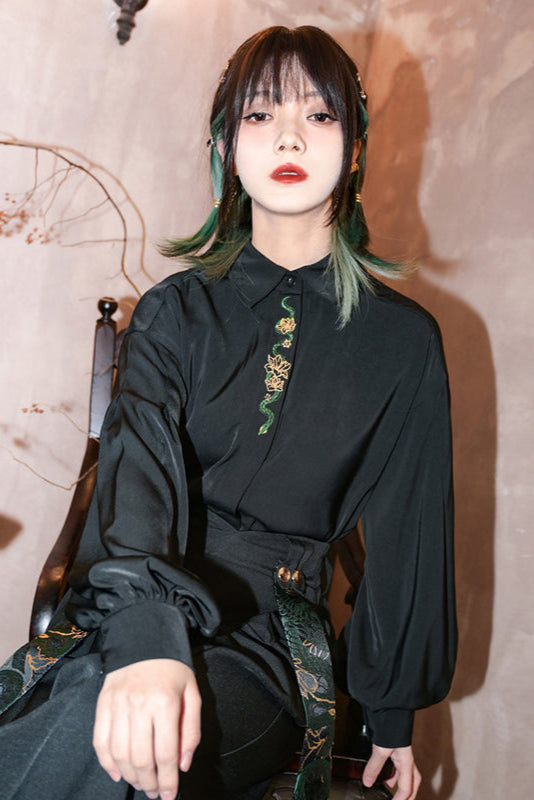 뱀 자수 랜턴 소매 셔츠