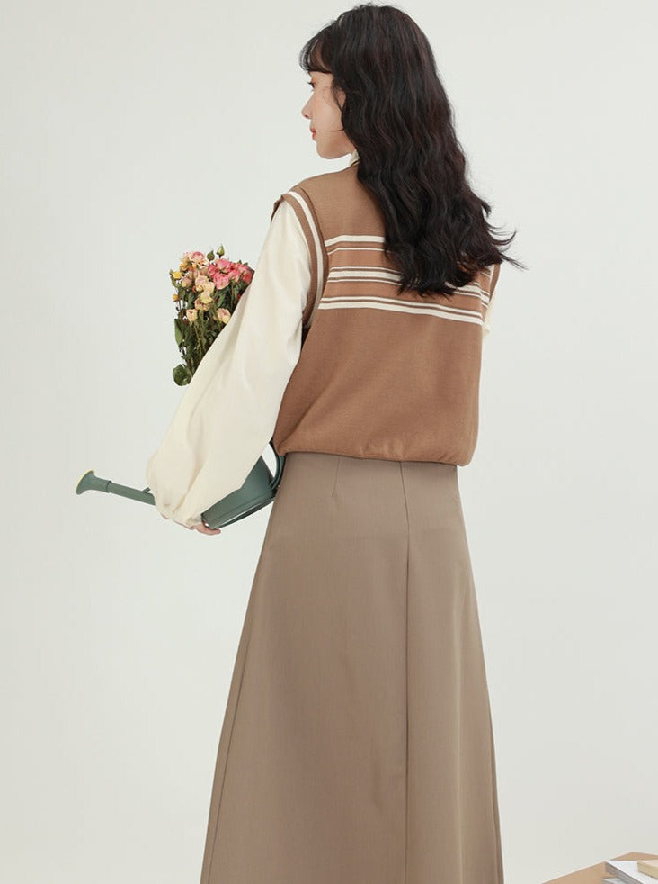 复古马甲 + 衬衫 + 百褶裙