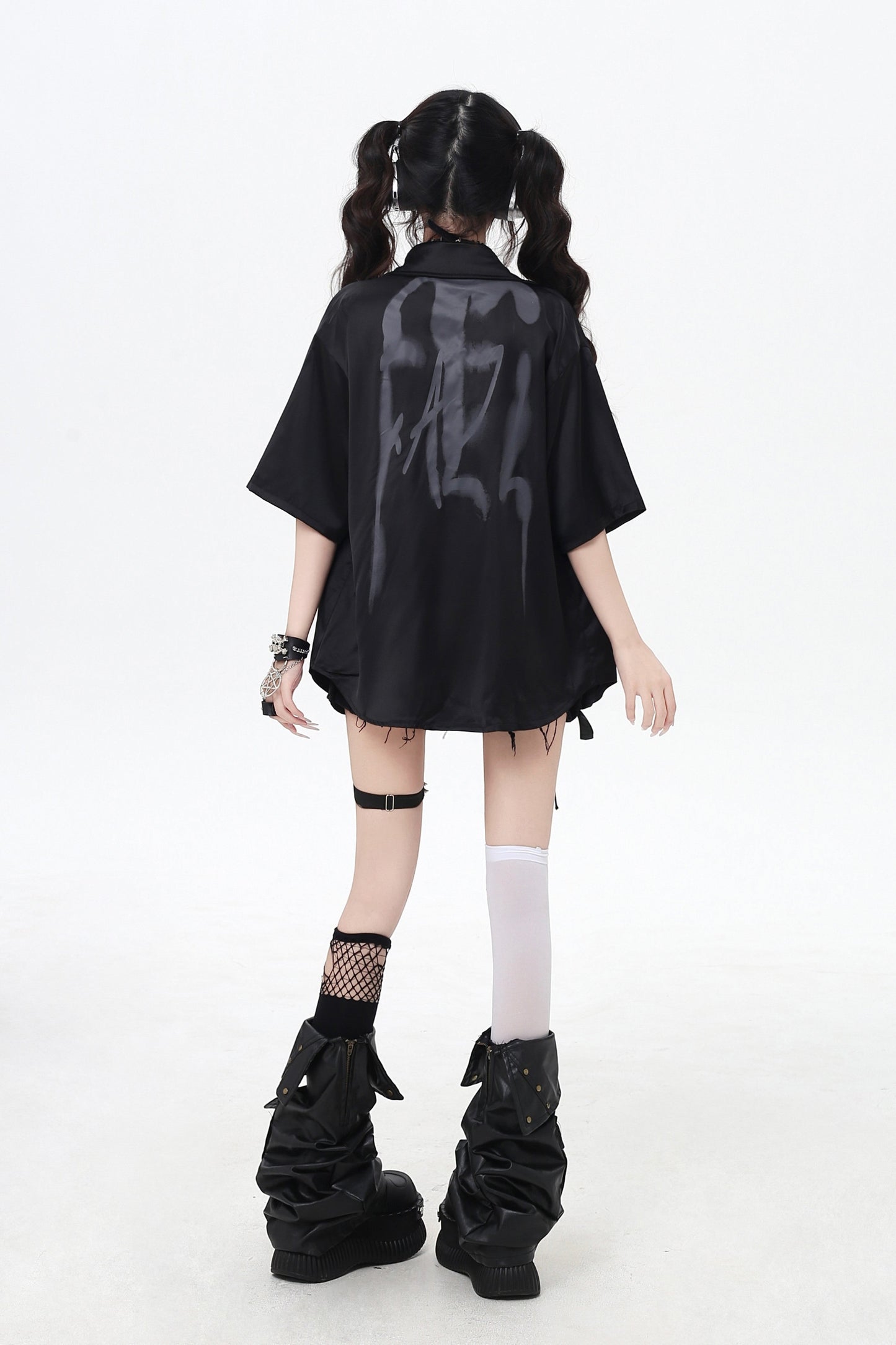 カルトライトファンクショナルサテンヘビーリベットレタールーズフィットシャツ