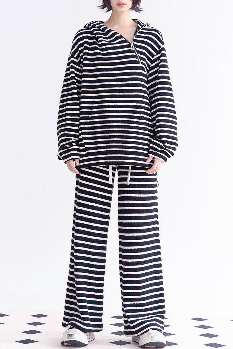 Hooded sweater and pants set-up