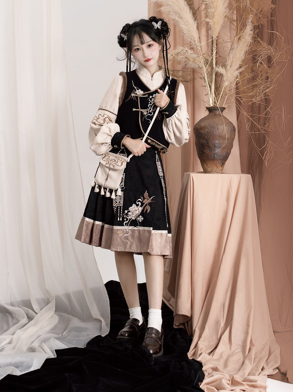 Exotic flower vest + flared skirt + balloon sleeve blouse plus + shoulder bag