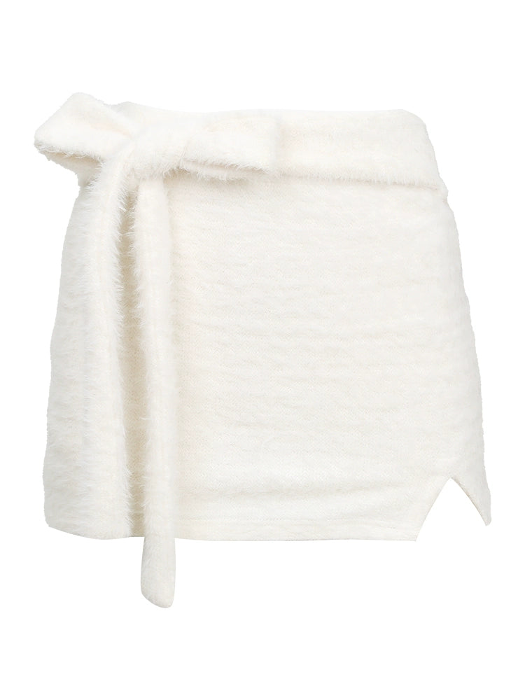 ピュアホワイトファートップス+ファースリットスカート+ホワイトベアハット