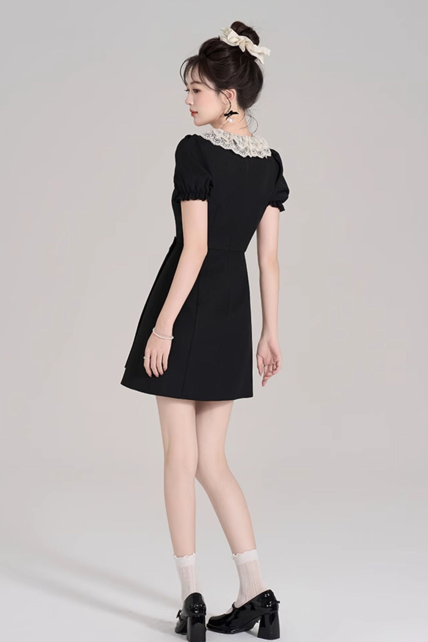 フレンチレースランタンスリーブドレス